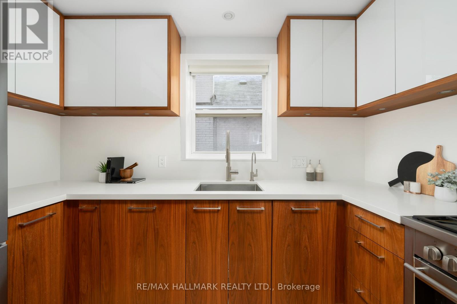 26 Hutton Avenue, Toronto (East York), Ontario  M4C 3L3 - Photo 16 - E12674548