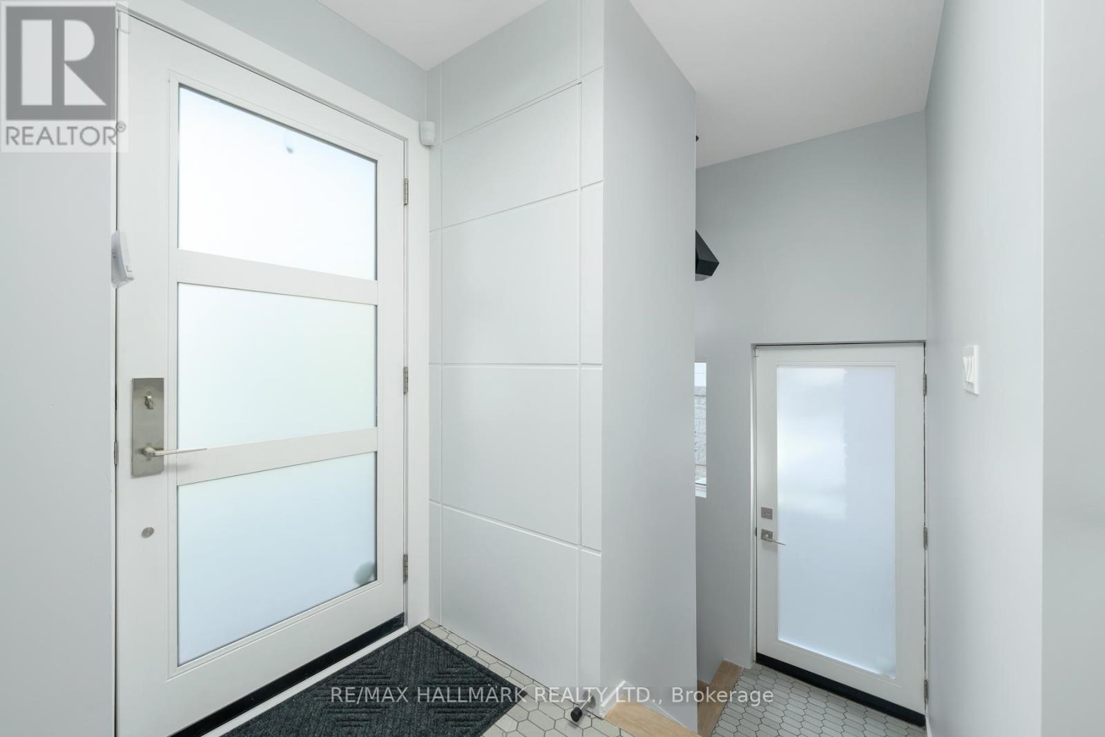 26 Hutton Avenue, Toronto (East York), Ontario  M4C 3L3 - Photo 7 - E12674548