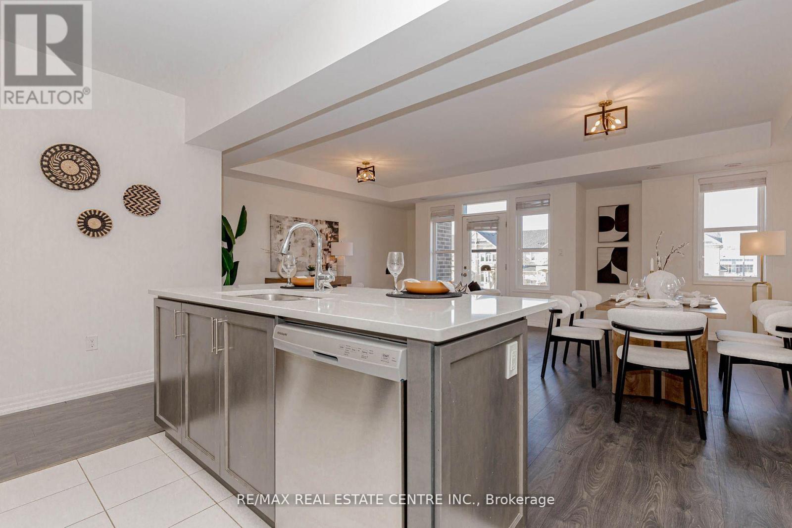 112 Burnhamthorpe Road E, Oakville, Ontario  L6H 0X8 - Photo 13 - W12674486