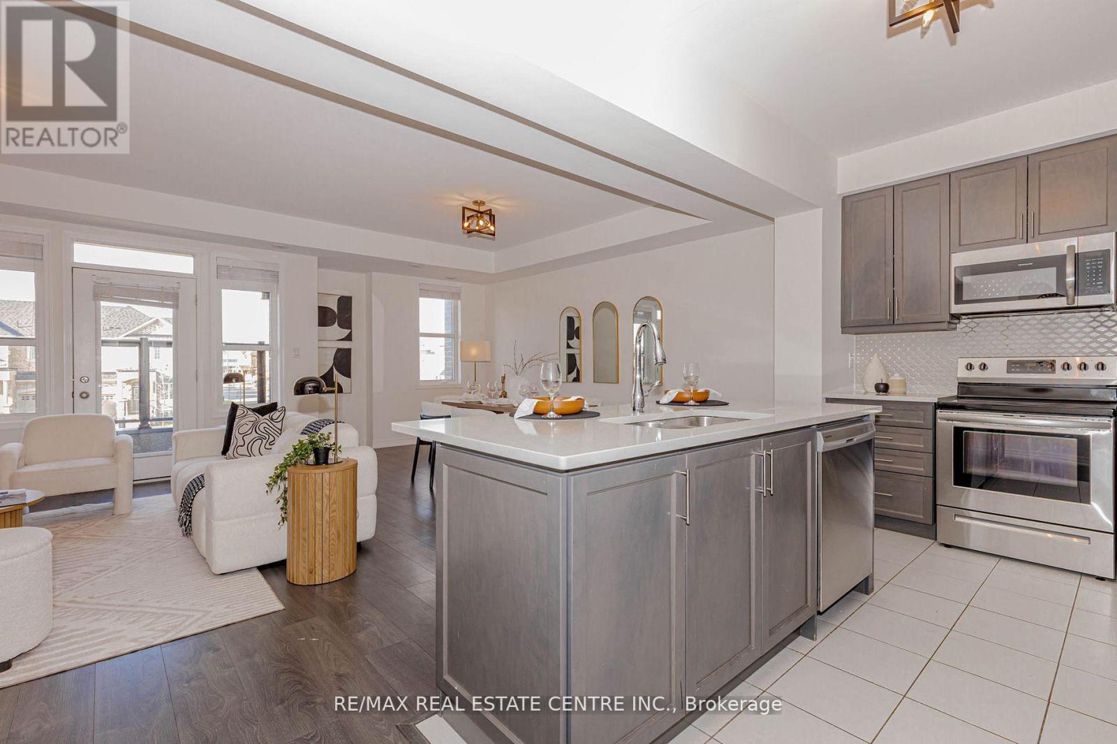 112 Burnhamthorpe Road E, Oakville, Ontario  L6H 0X8 - Photo 15 - W12674486