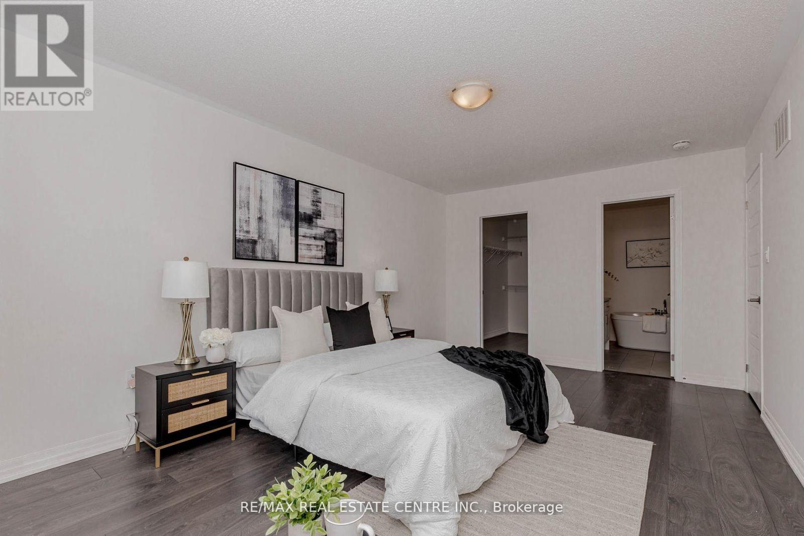 112 Burnhamthorpe Road E, Oakville, Ontario  L6H 0X8 - Photo 28 - W12674486