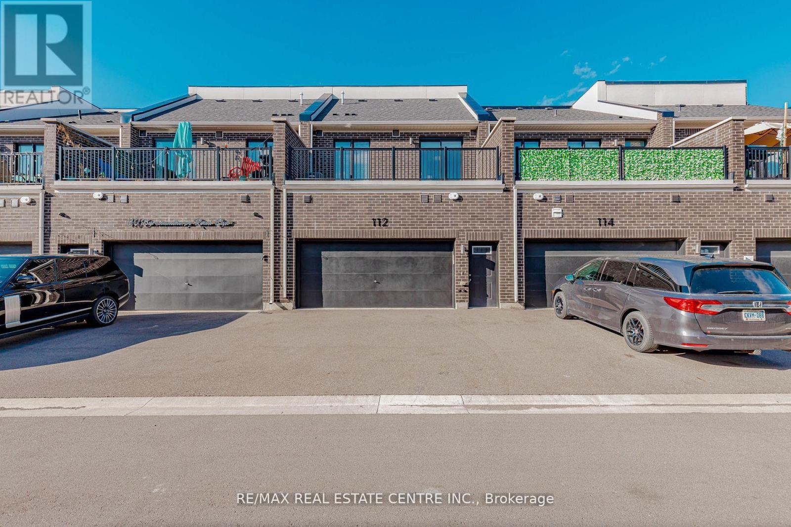 112 Burnhamthorpe Road E, Oakville, Ontario  L6H 0X8 - Photo 3 - W12674486