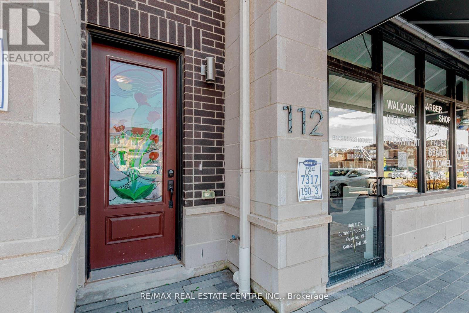 112 Burnhamthorpe Road E, Oakville, Ontario  L6H 0X8 - Photo 4 - W12674486