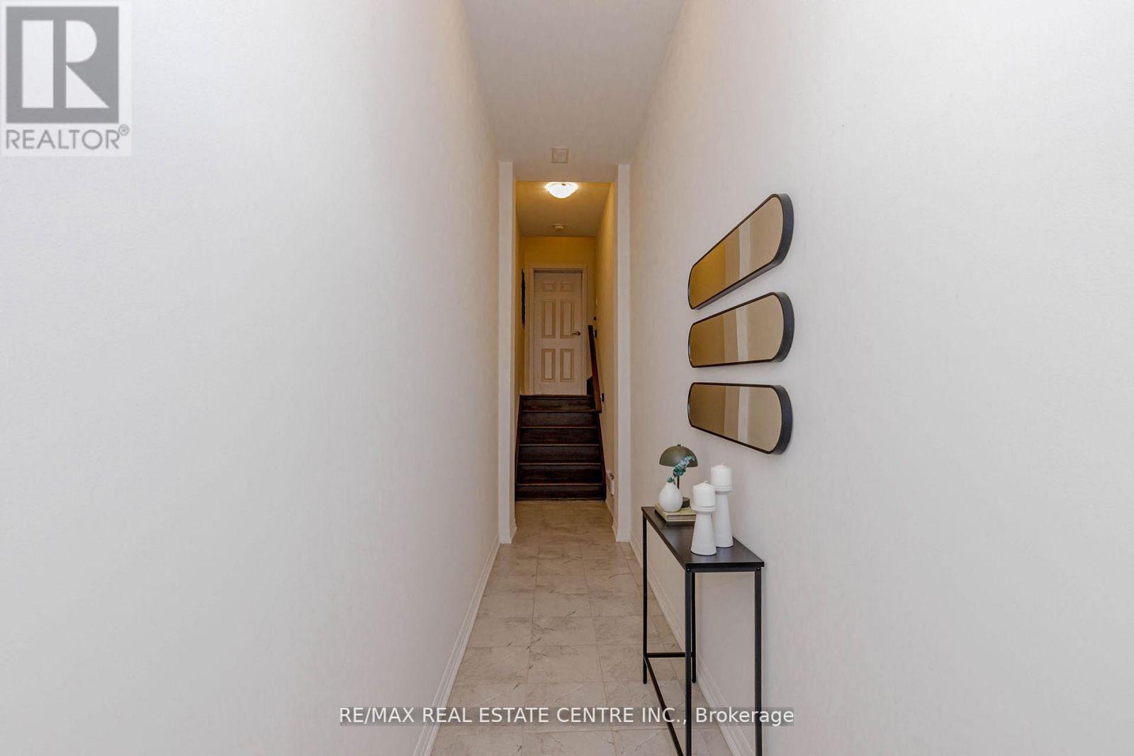 112 Burnhamthorpe Road E, Oakville, Ontario  L6H 0X8 - Photo 6 - W12674486