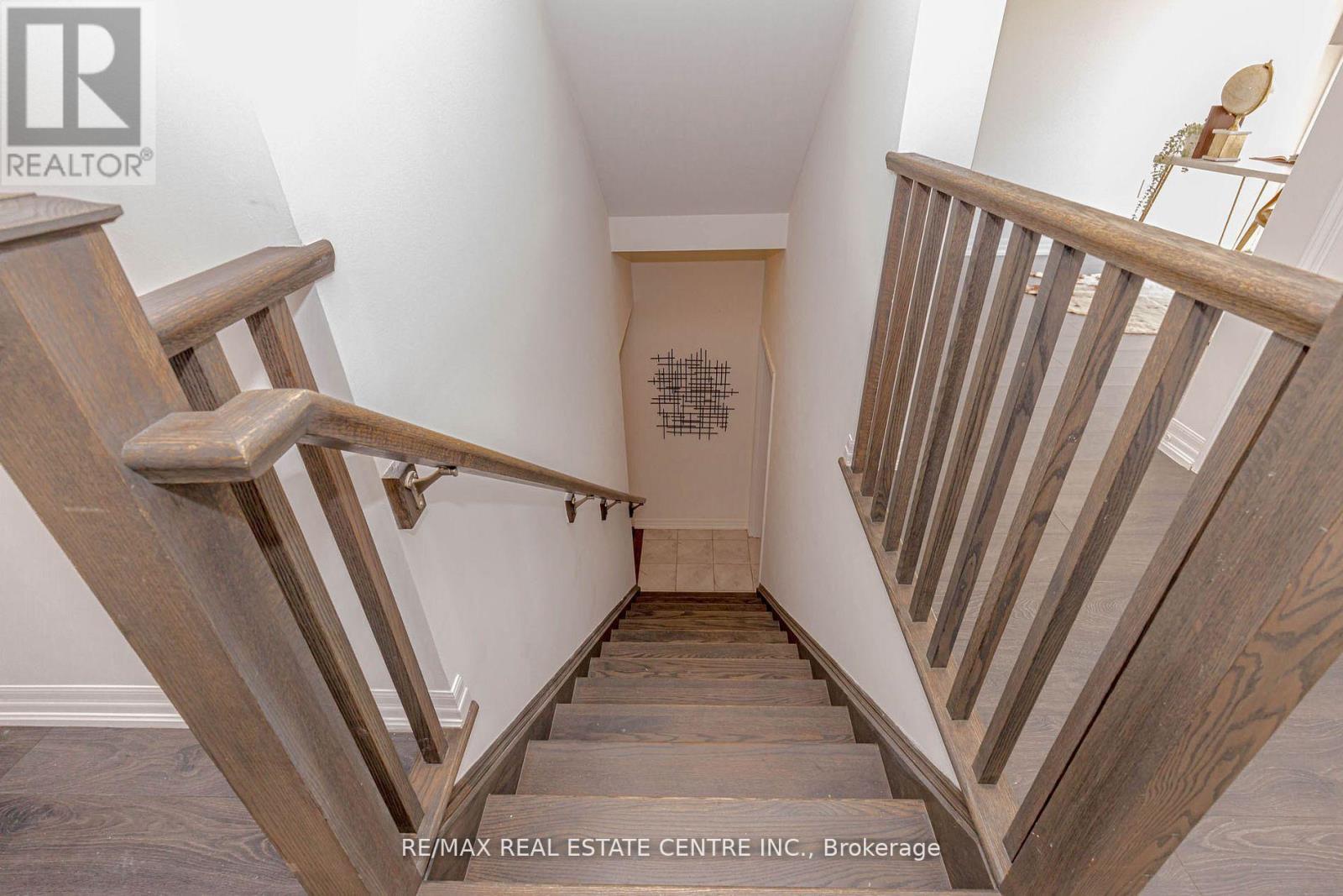 112 Burnhamthorpe Road E, Oakville, Ontario  L6H 0X8 - Photo 9 - W12674486