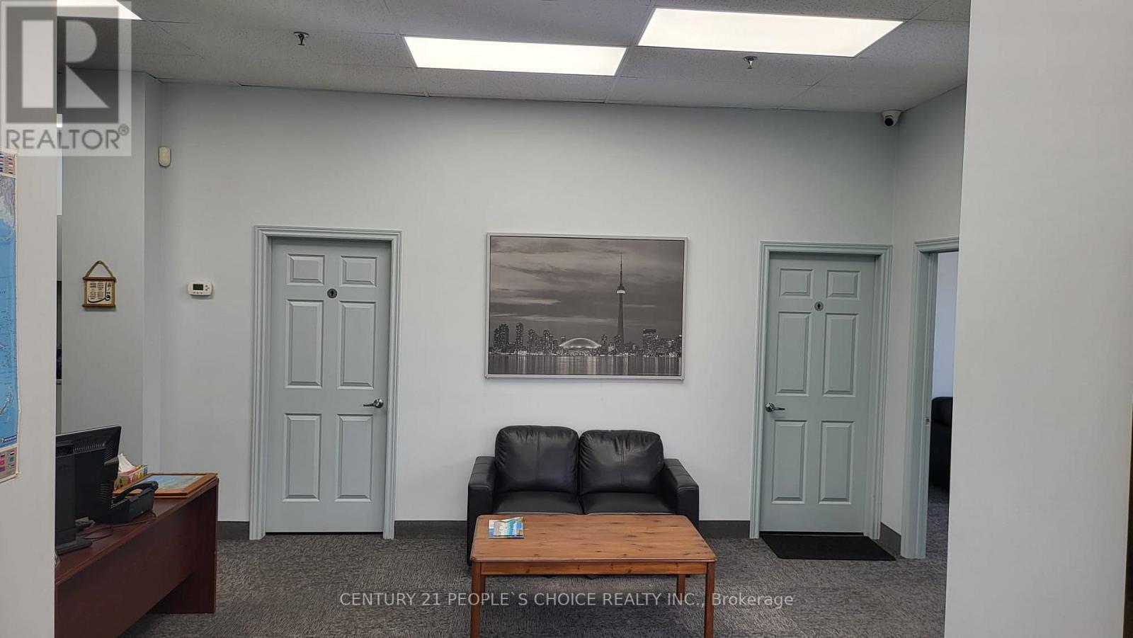 # A - 1135 Crestlawn Drive, Mississauga, Ontario  L4W 1A7 - Photo 1 - W12674488