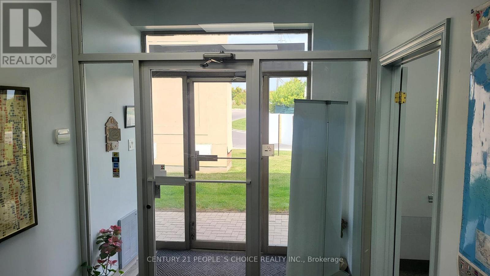 # A - 1135 Crestlawn Drive, Mississauga, Ontario  L4W 1A7 - Photo 2 - W12674488