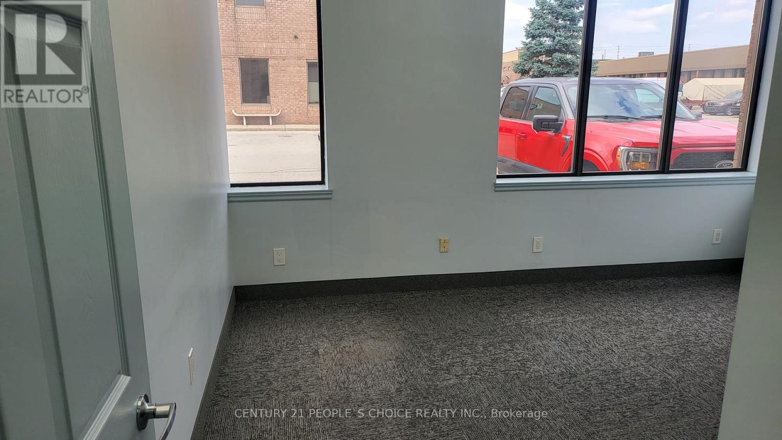 # A - 1135 Crestlawn Drive, Mississauga, Ontario  L4W 1A7 - Photo 8 - W12674488