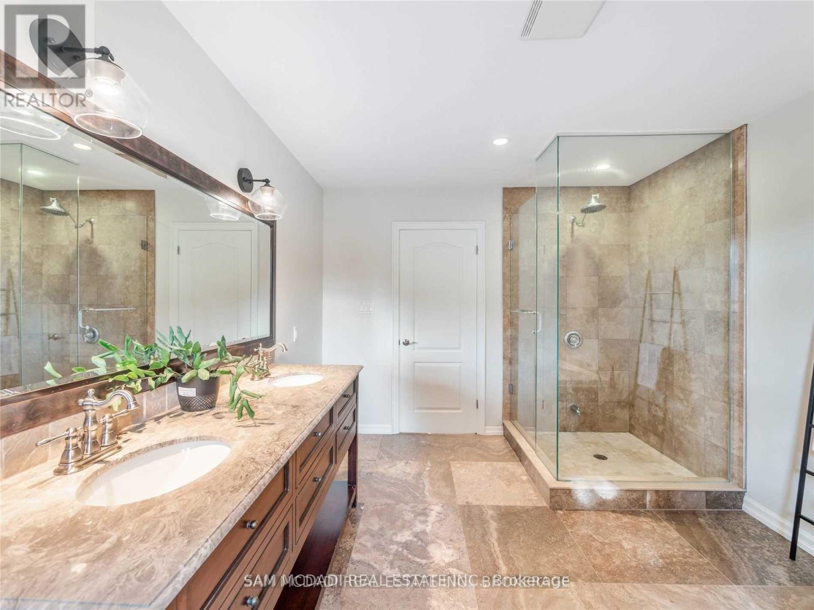 2212 Florian (Upper) Road, Mississauga, Ontario  L5A 2M4 - Photo 12 - W12674546