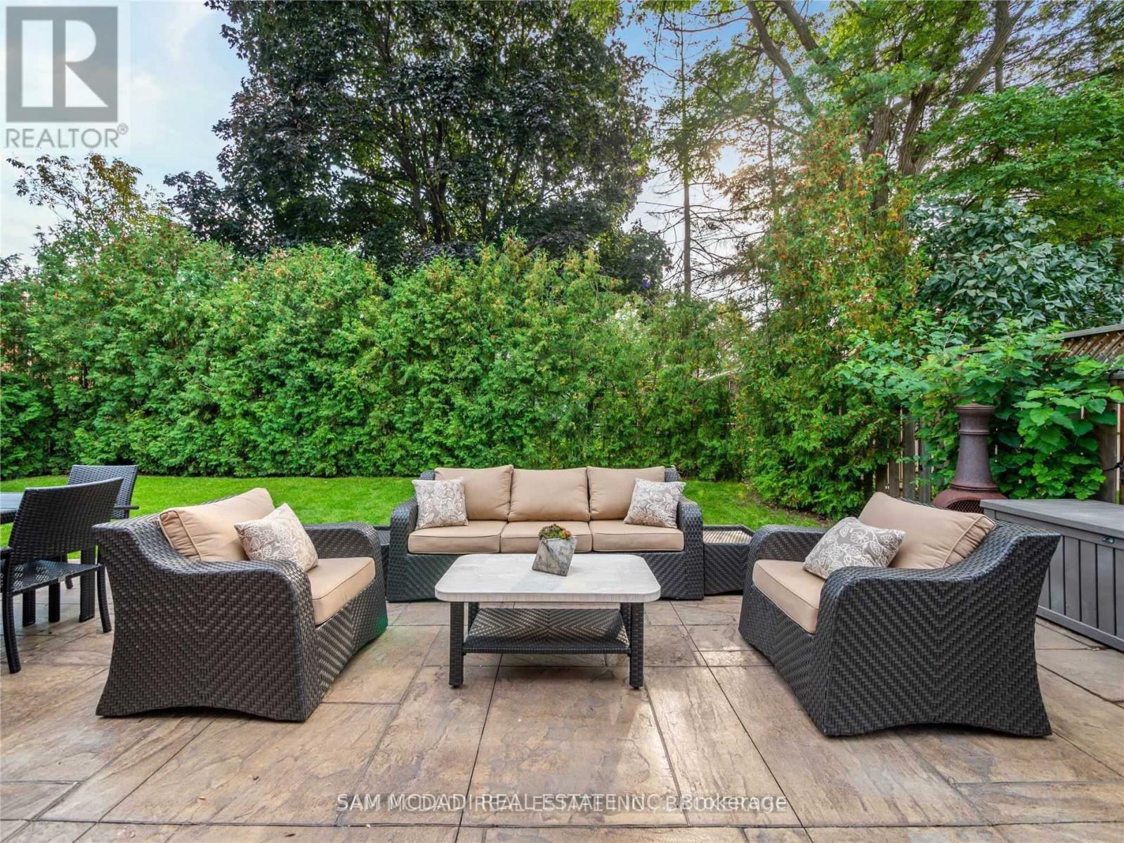 2212 Florian (Upper) Road, Mississauga, Ontario  L5A 2M4 - Photo 2 - W12674546