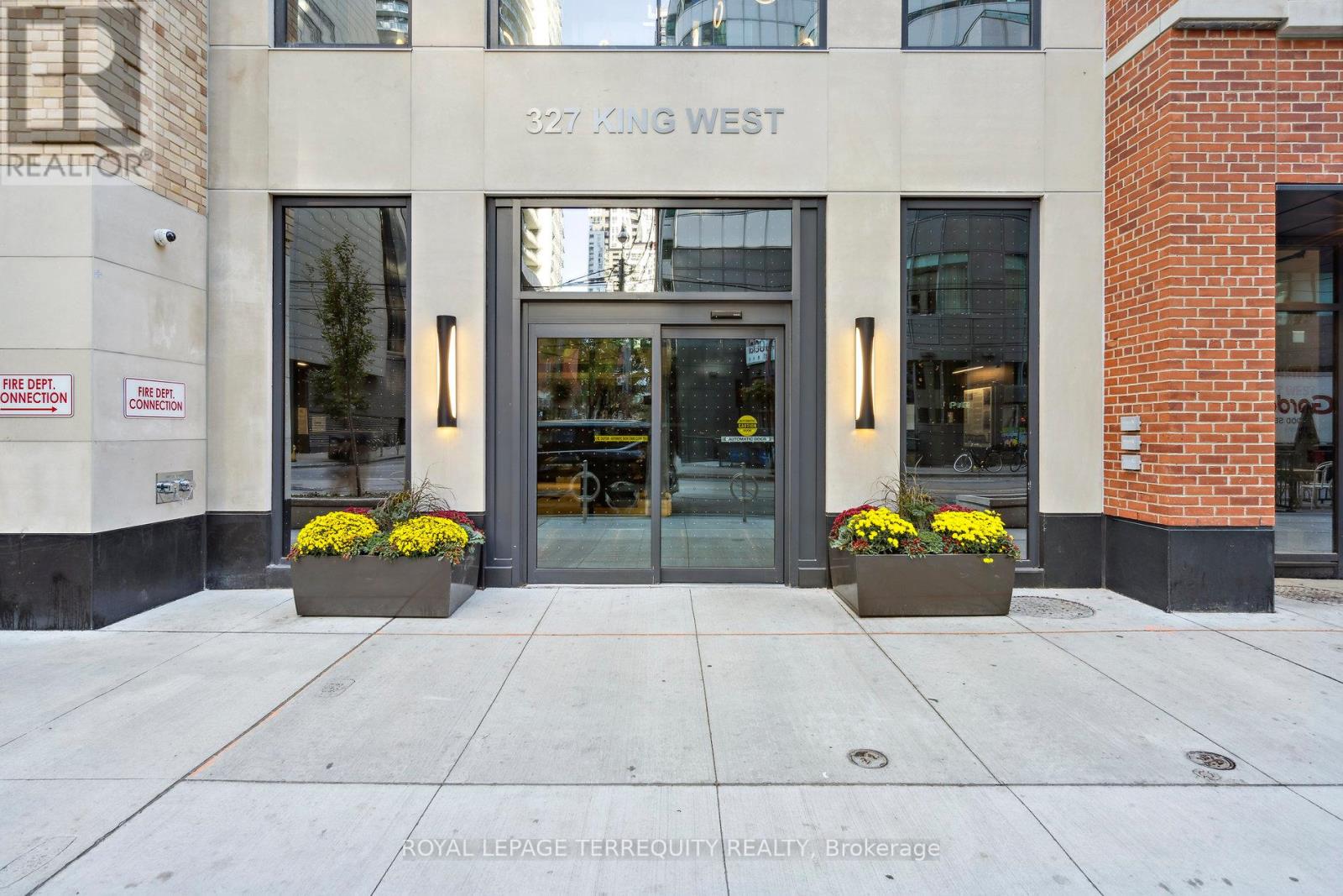 3502 - 327 King Street W, Toronto, Ontario  M5V 0W7 - Photo 2 - C12674576