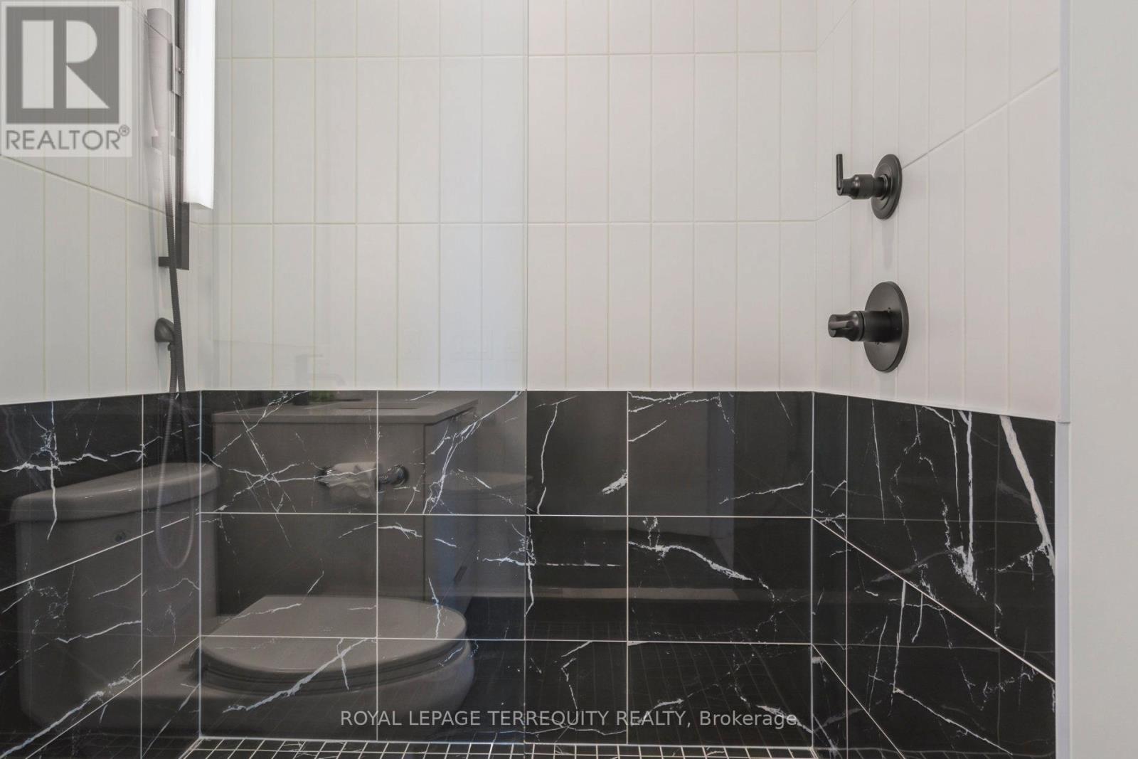 3502 - 327 King Street W, Toronto, Ontario  M5V 0W7 - Photo 43 - C12674576