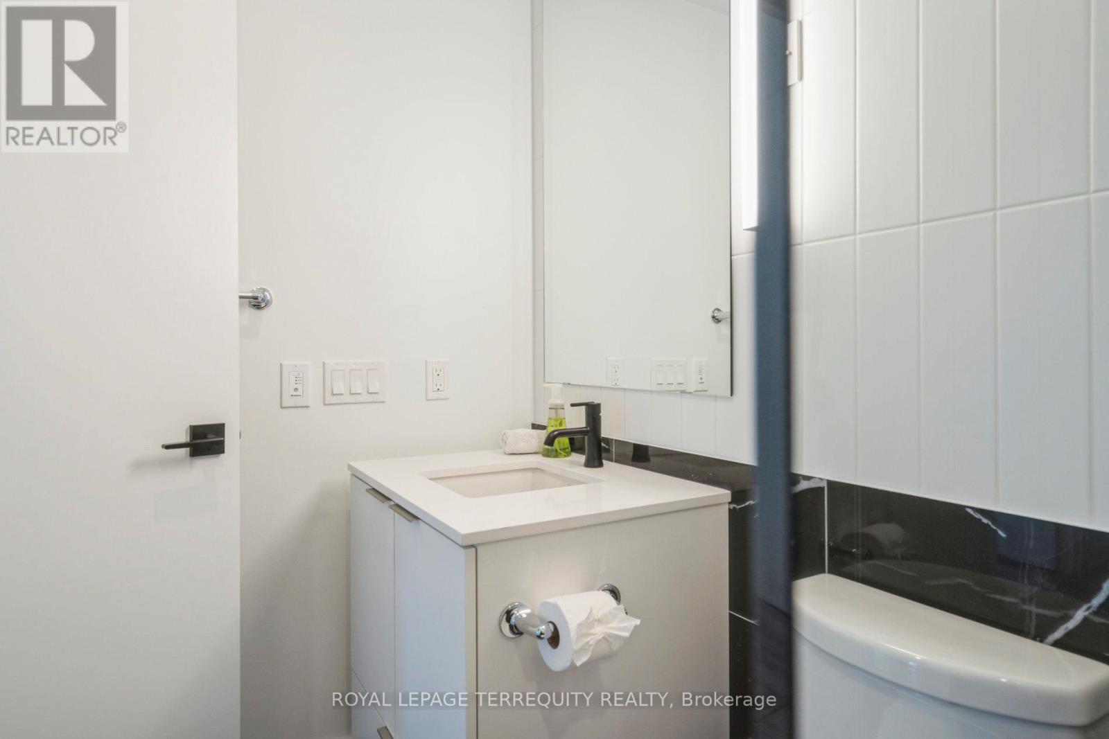 3502 - 327 King Street W, Toronto, Ontario  M5V 0W7 - Photo 44 - C12674576