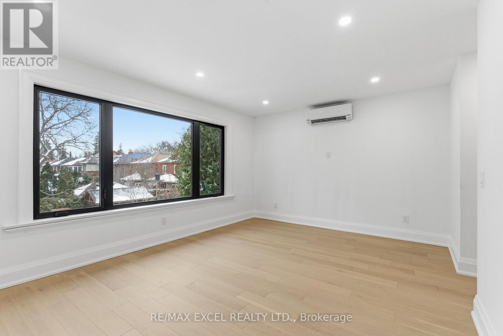 34 Raymond Avenue, Toronto, Ontario  M6S 2B3 - Photo 17 - W12656106