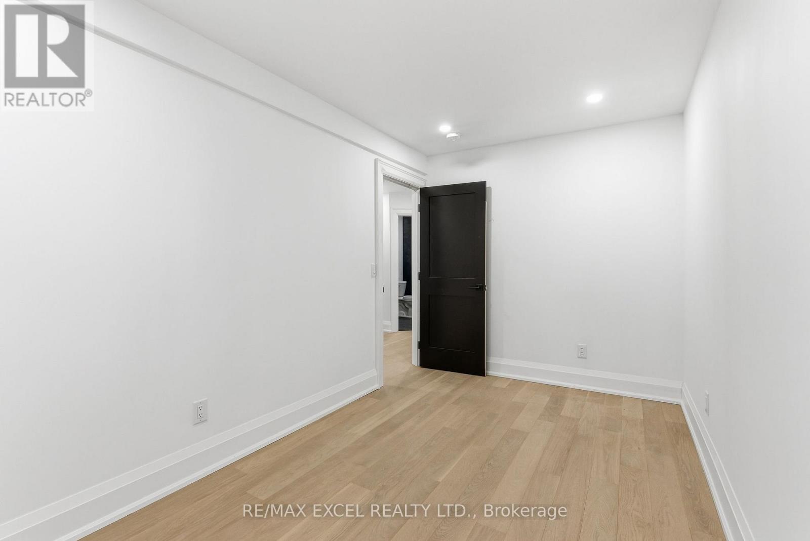 34 Raymond Avenue, Toronto, Ontario  M6S 2B3 - Photo 31 - W12656106