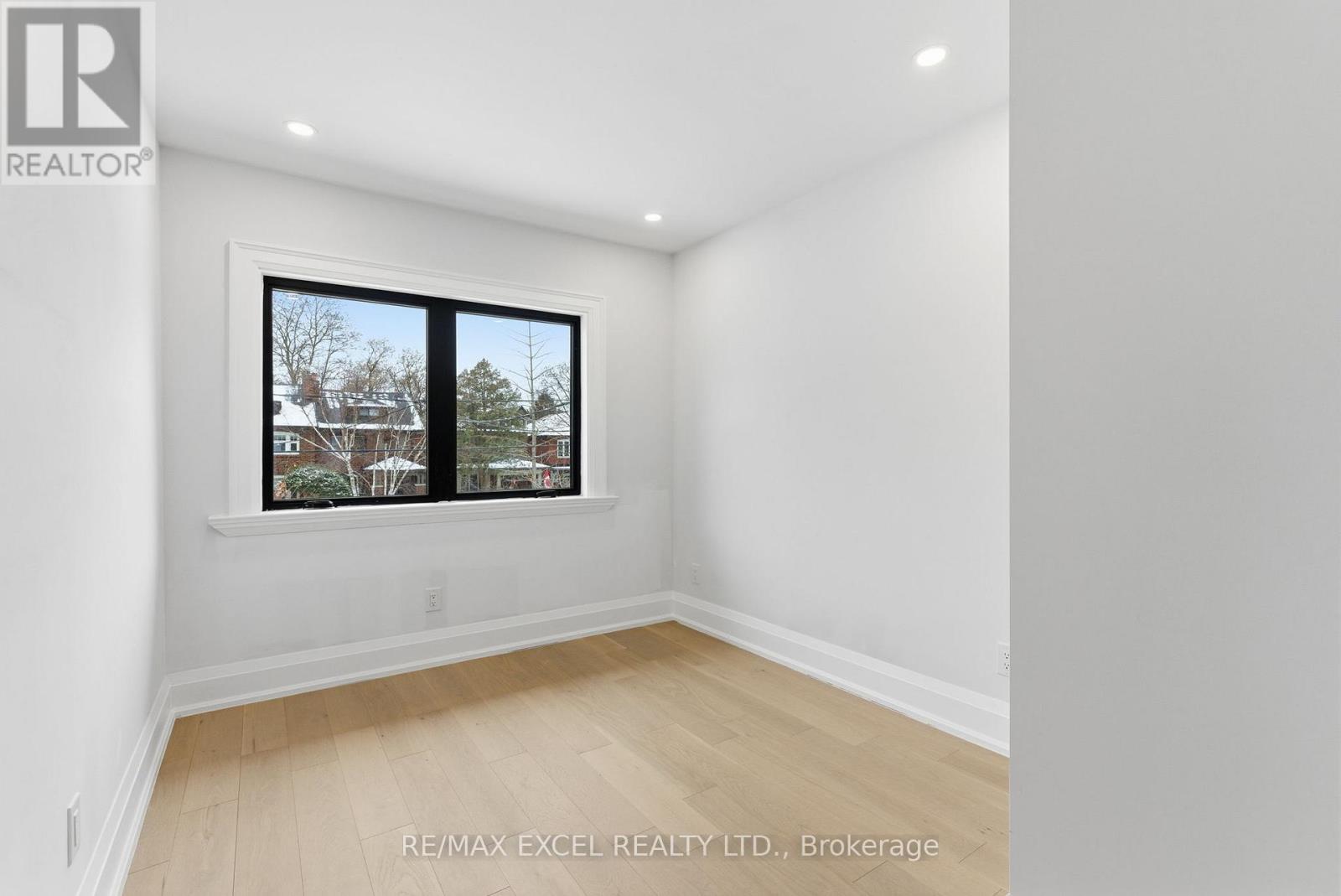 34 Raymond Avenue, Toronto, Ontario  M6S 2B3 - Photo 10 - W12656106