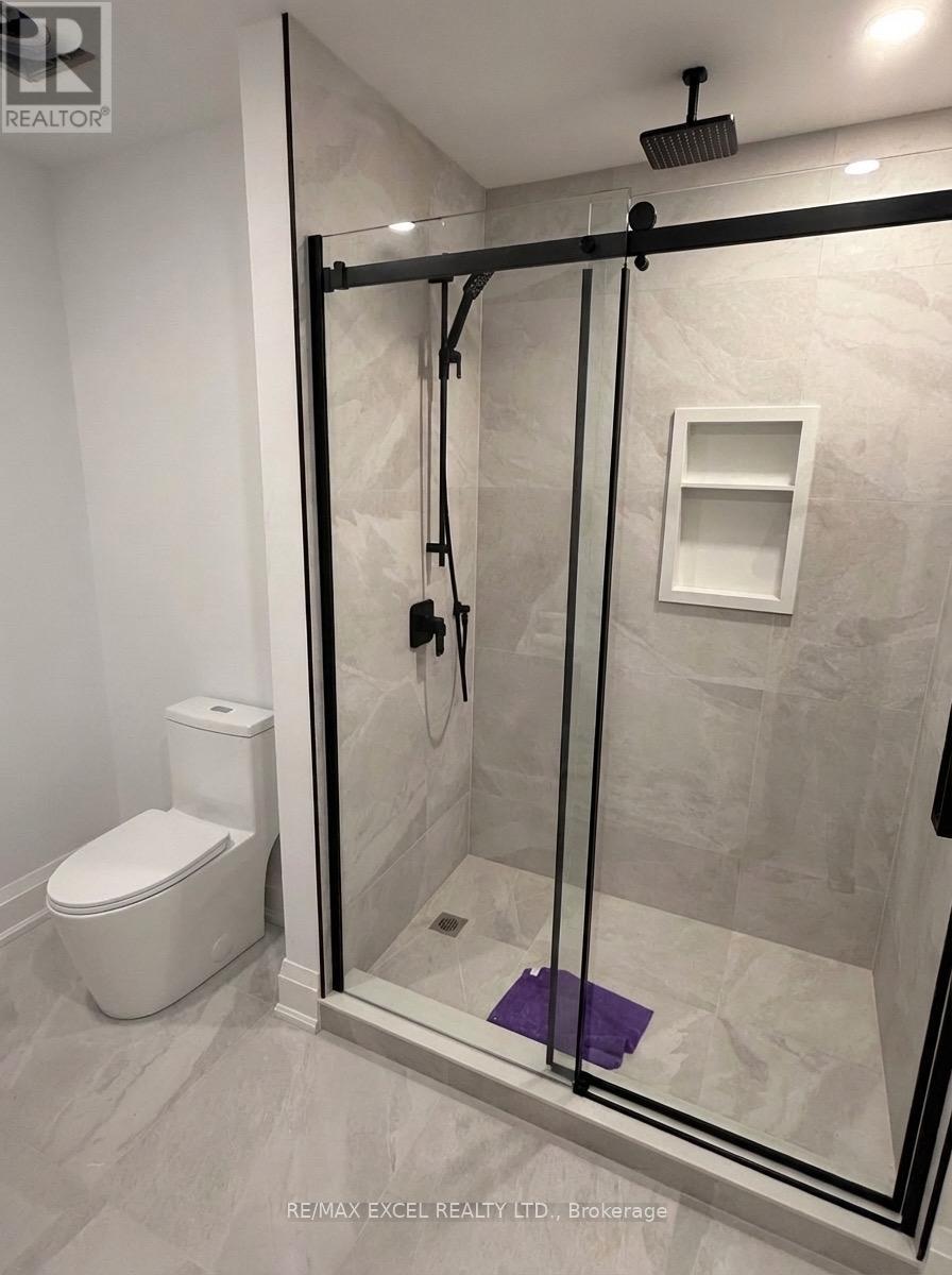 34 Raymond Avenue, Toronto, Ontario  M6S 2B3 - Photo 23 - W12656106