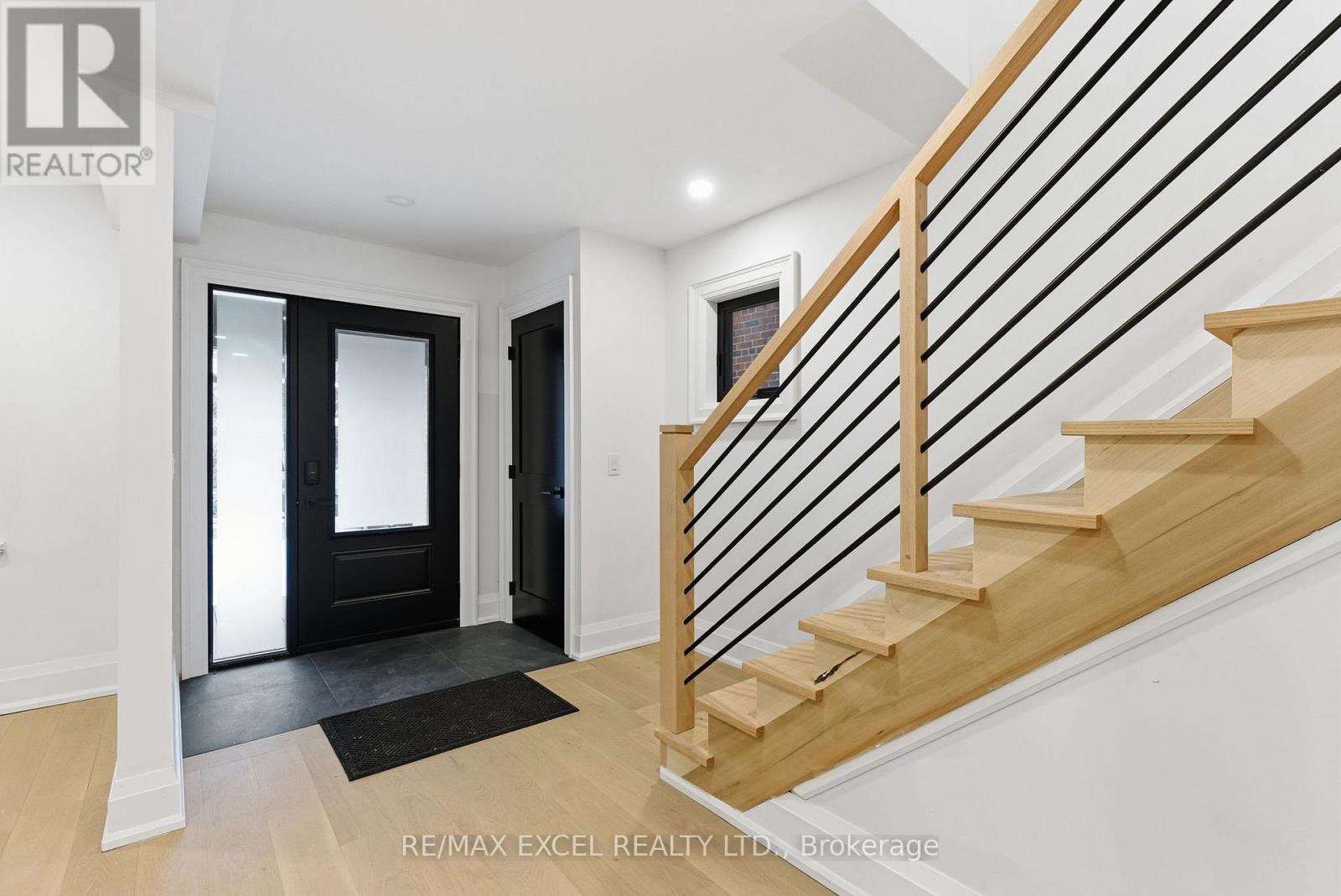 34 Raymond Avenue, Toronto, Ontario  M6S 2B3 - Photo 6 - W12656106