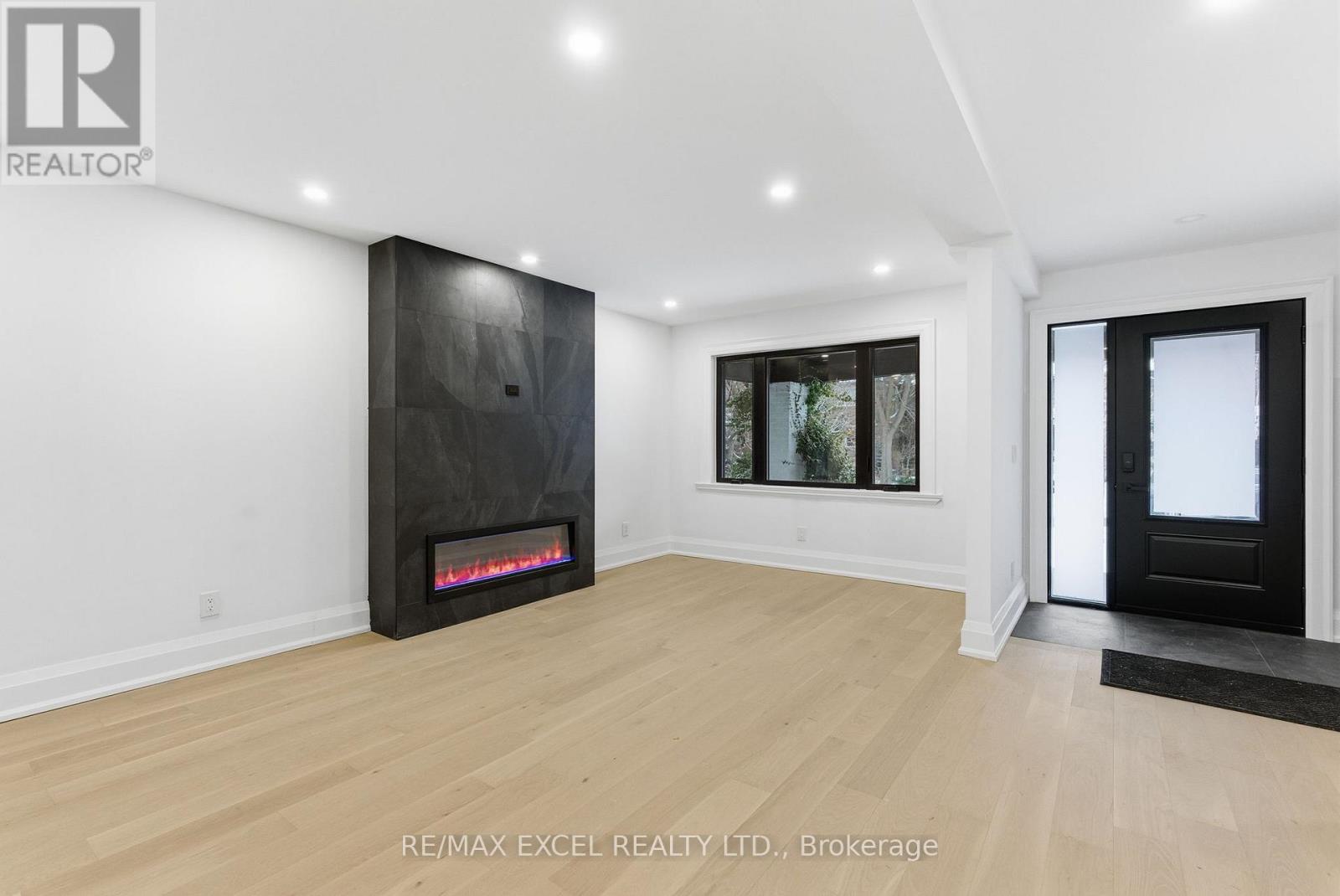 34 Raymond Avenue, Toronto, Ontario  M6S 2B3 - Photo 8 - W12656106