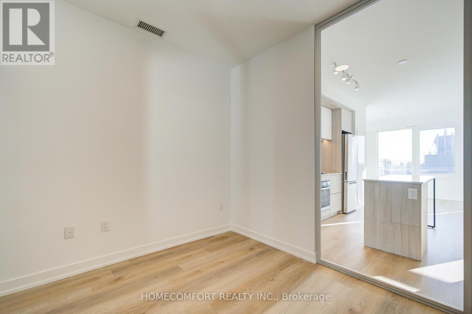 3807 - 395 Square One Drive, Mississauga, Ontario  L5B 0P6 - Photo 16 - W12674596