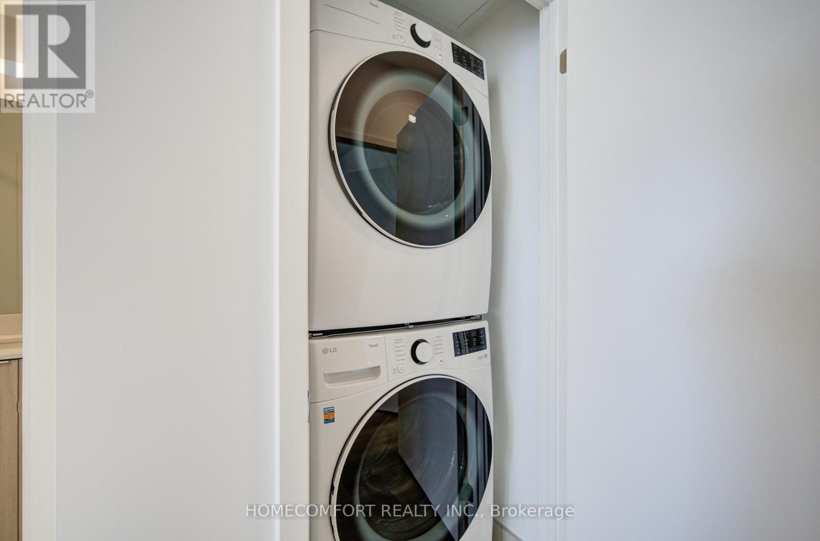 3807 - 395 Square One Drive, Mississauga, Ontario  L5B 0P6 - Photo 19 - W12674596