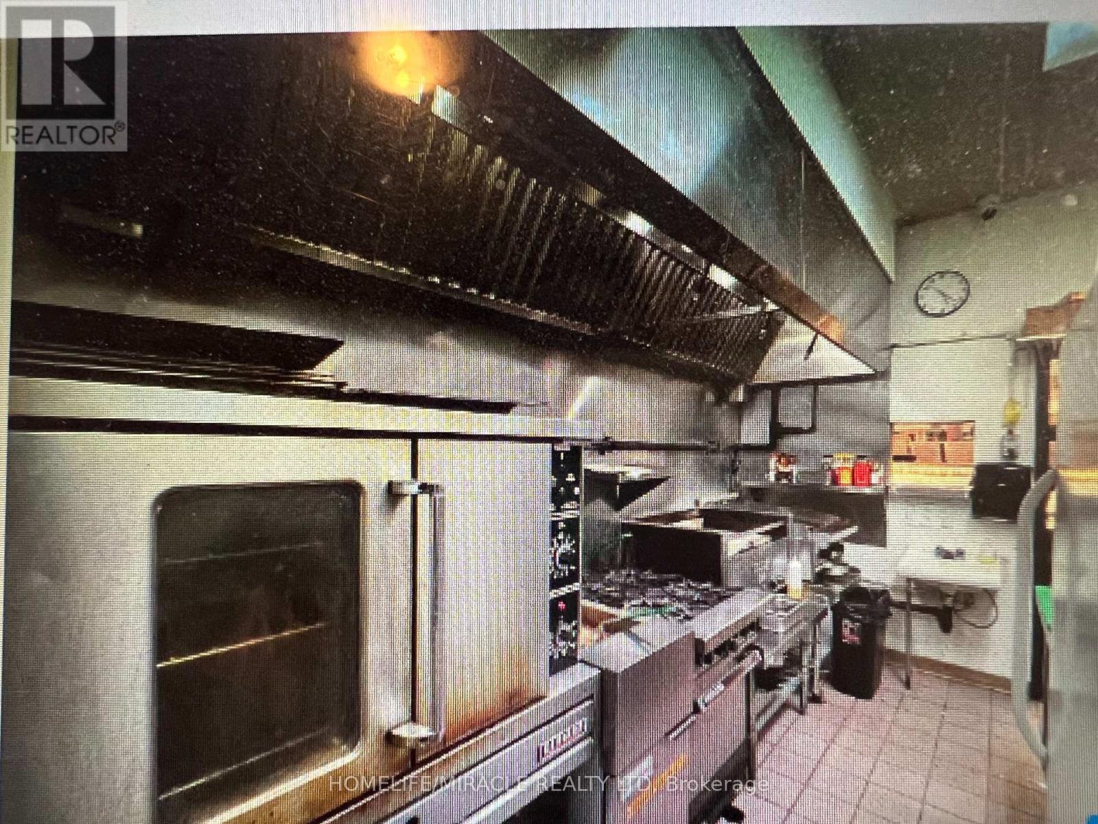 45 - 4141 Dixie Road, Mississauga, Ontario  L4W 1V5 - Photo 2 - W12674606