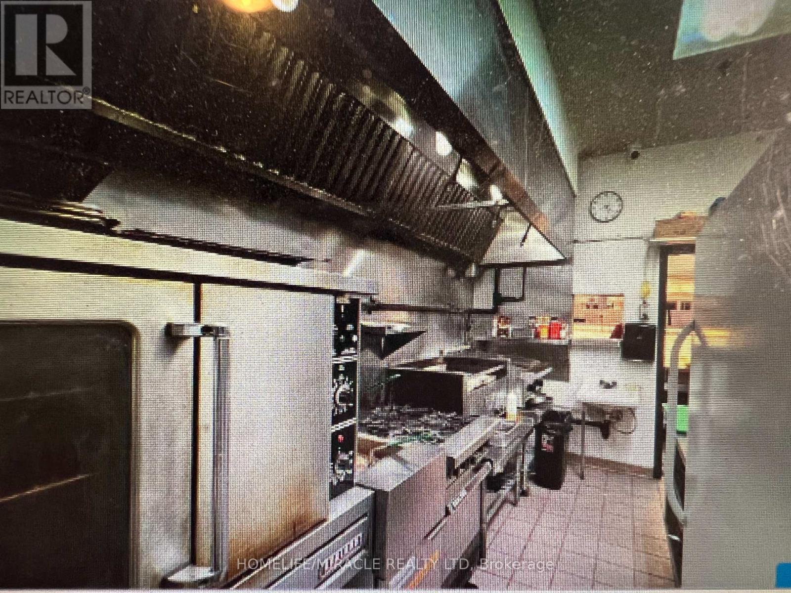 45 - 4141 Dixie Road, Mississauga, Ontario  L4W 1V5 - Photo 3 - W12674606