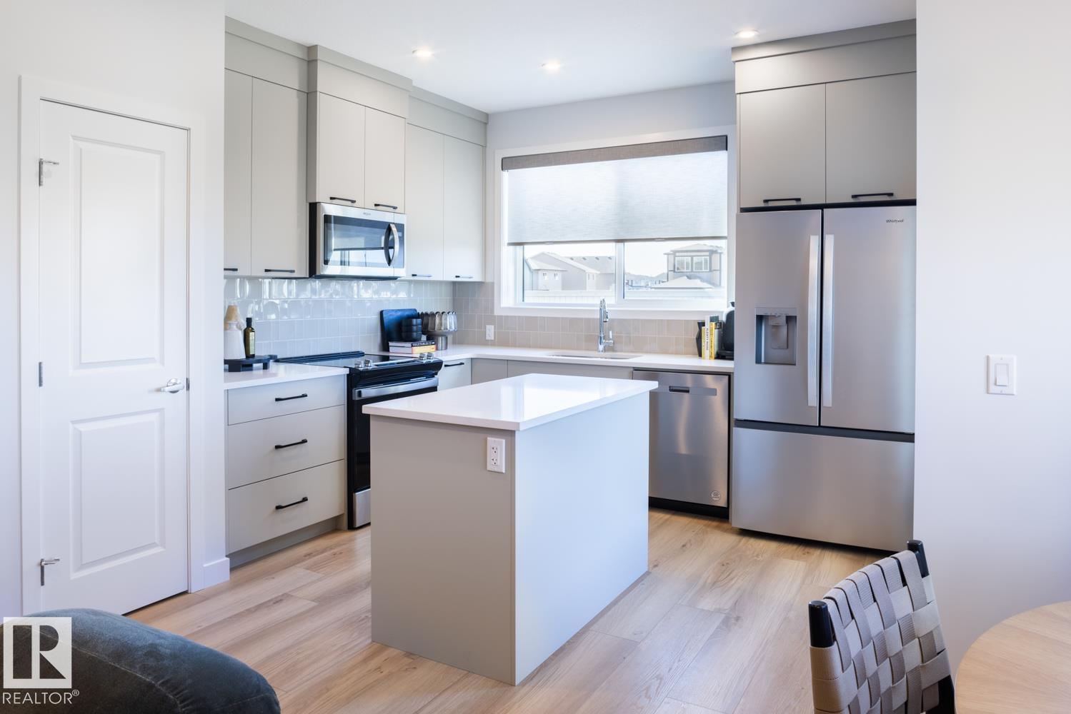 907 ROWAN WY SW, Edmonton, Alberta