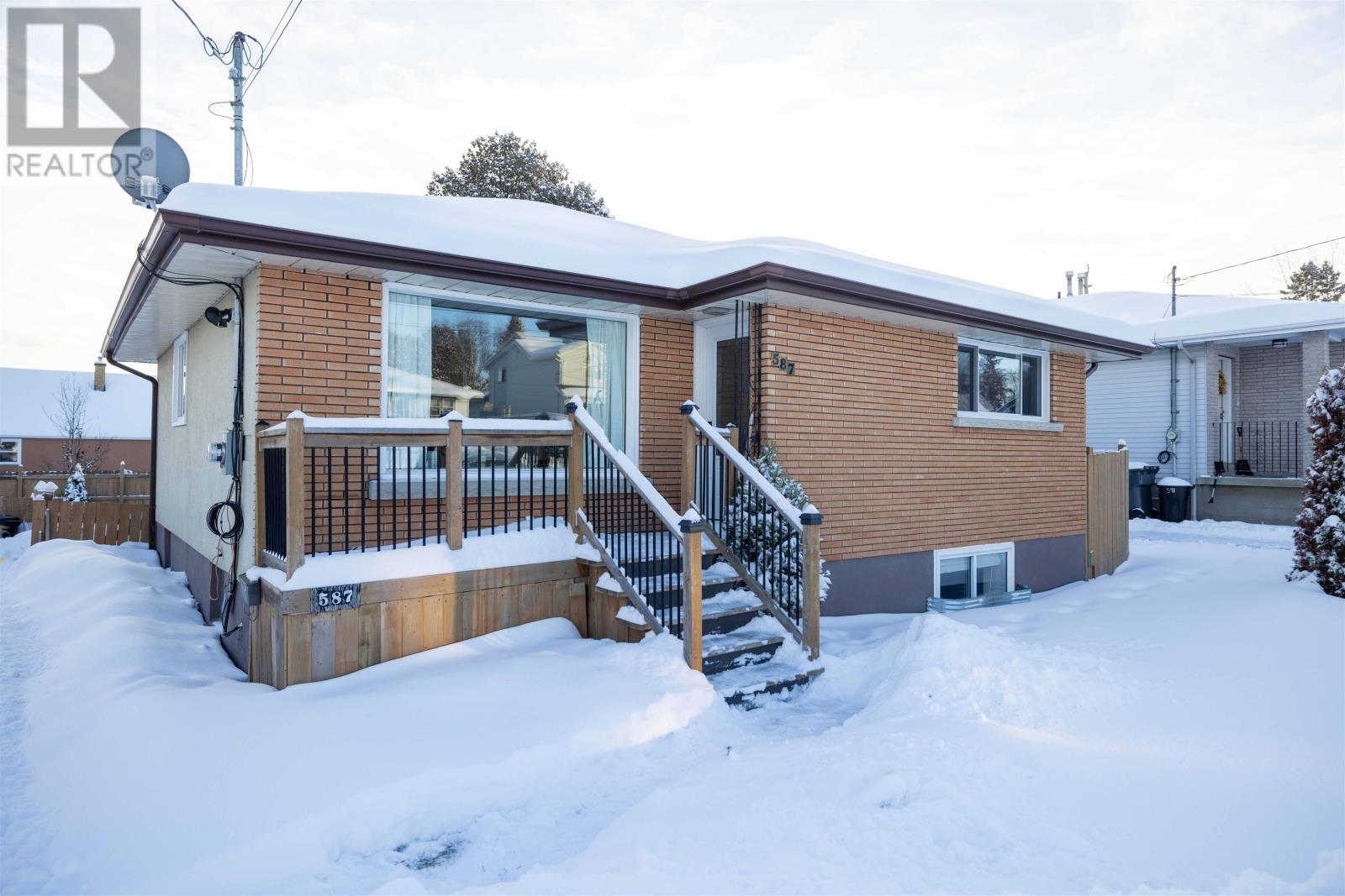 587 Faircrest St, Thunder Bay, Ontario  P7B 2C1 - Photo 1 - TB2600021
