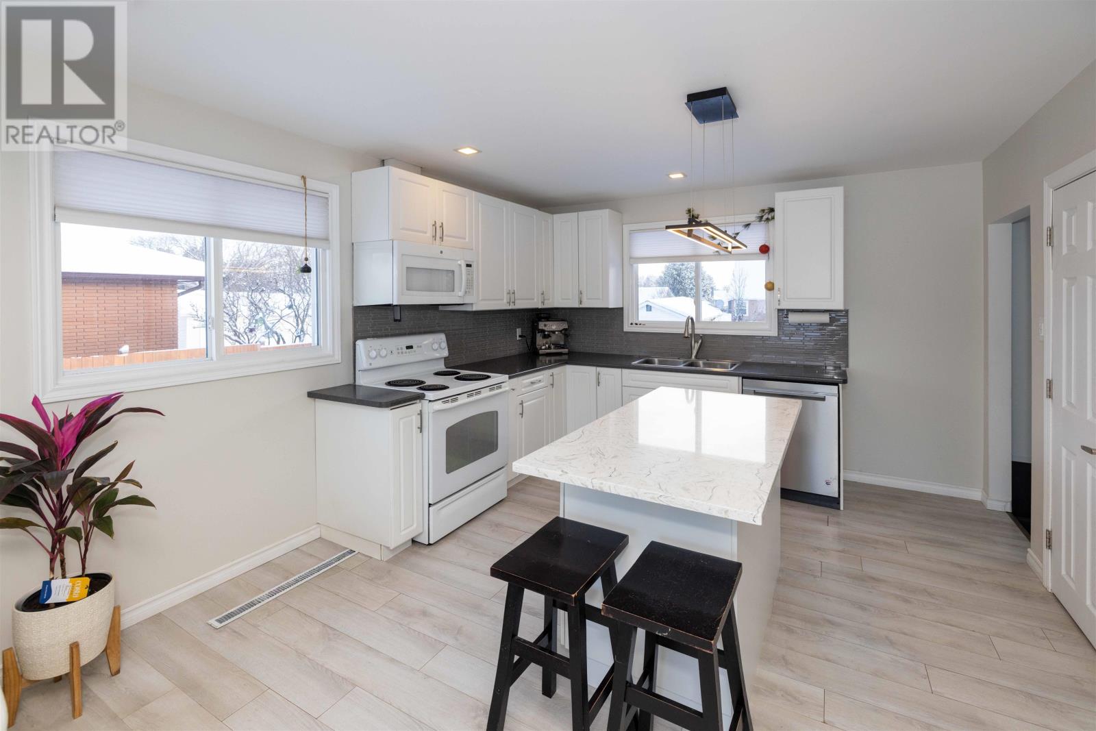 587 Faircrest St, Thunder Bay, Ontario  P7B 2C1 - Photo 9 - TB2600021