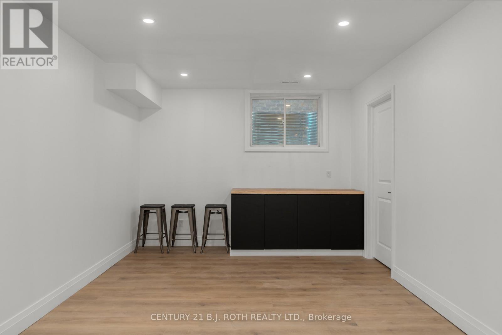 19 Rowley Crescent, Springwater, Ontario  L0L 1P0 - Photo 34 - S12607374