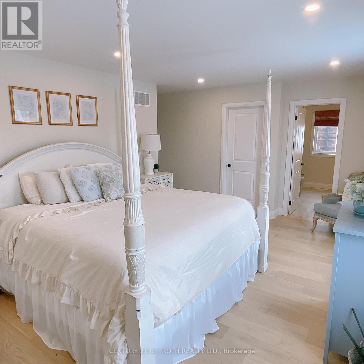 19 Rowley Crescent, Springwater, Ontario  L0L 1P0 - Photo 19 - S12607374