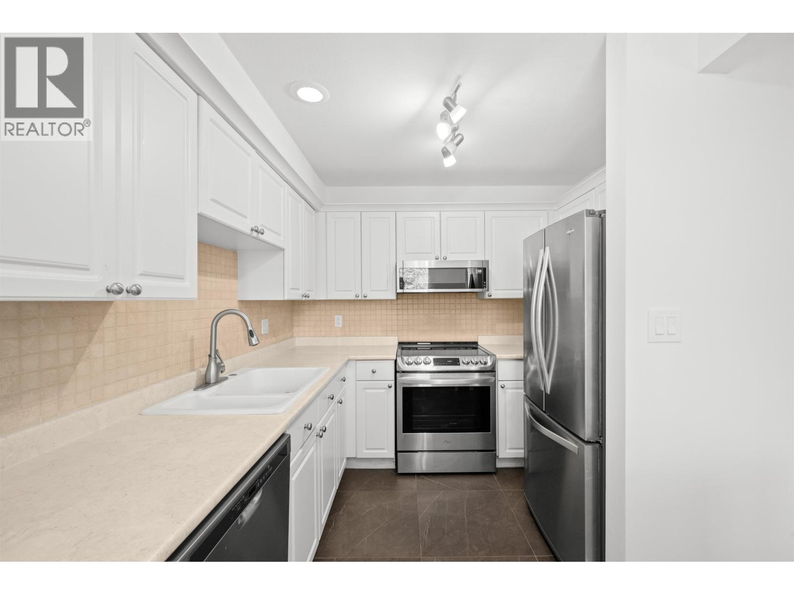 204 1528 Bowser Avenue, North Vancouver, British Columbia  V7P 2Y3 - Photo 8 - R3077302