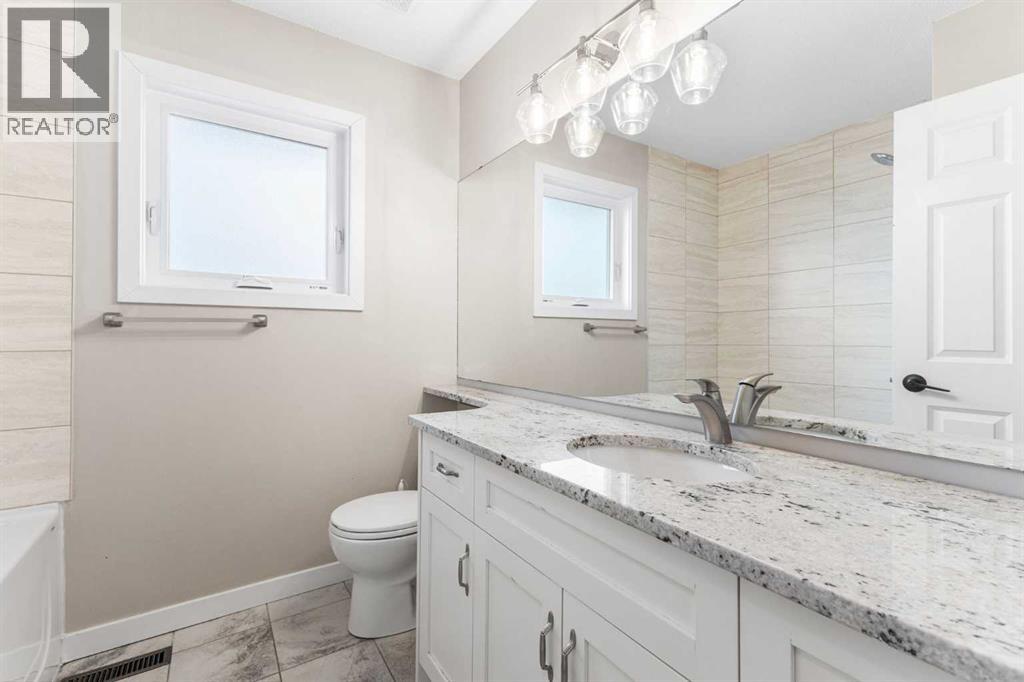 161 Douglasbank Way Se, Calgary, Alberta  T2Z 1V7 - Photo 12 - A2275936
