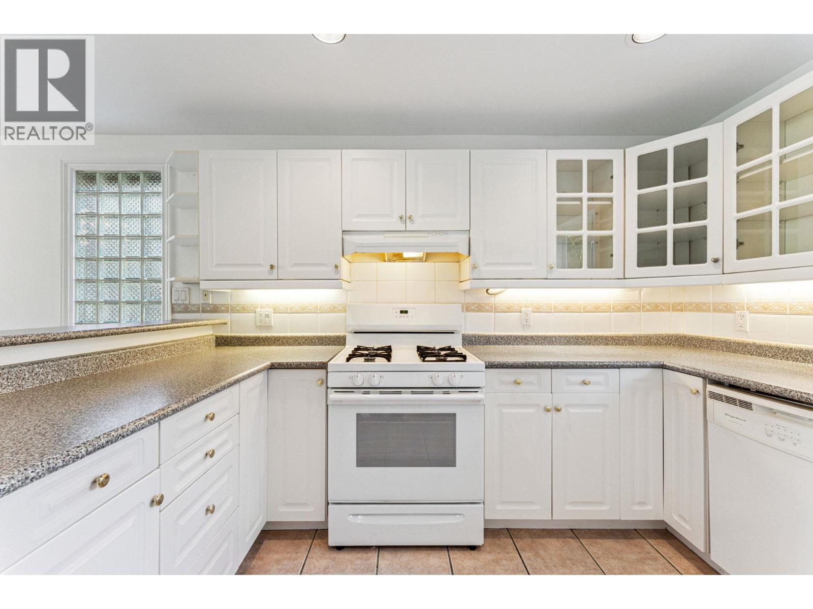 865 E 12th Street, North Vancouver, British Columbia  V7L 2L2 - Photo 9 - R3077298