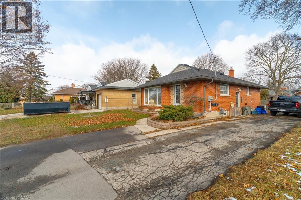 220 Bruce Street, Kitchener, Ontario N2B 1Z3 - Photo 2 - 40796959