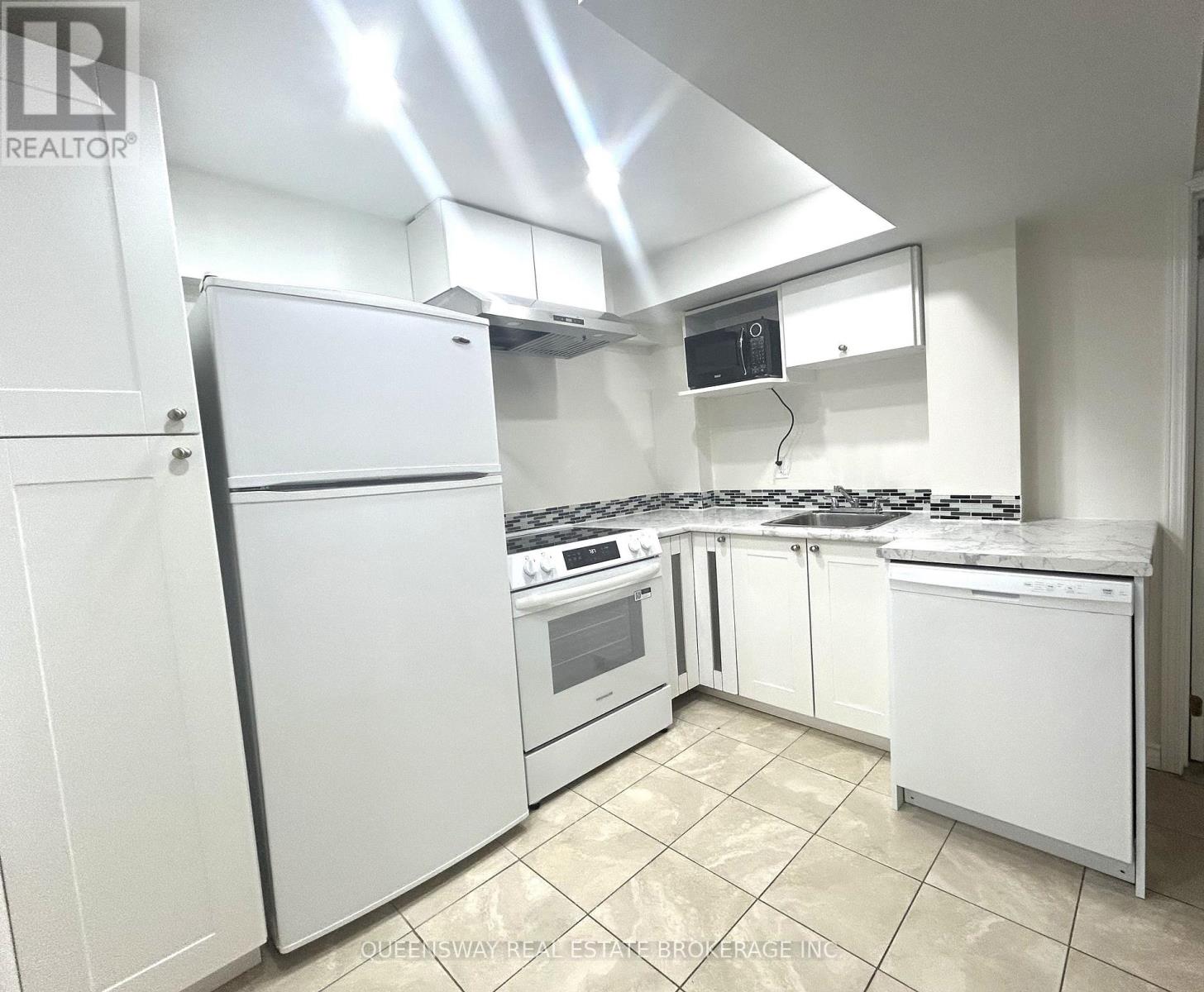 2-7 Empson Court, Ajax, Ontario  L1S 3Y3 - Photo 7 - E12674634