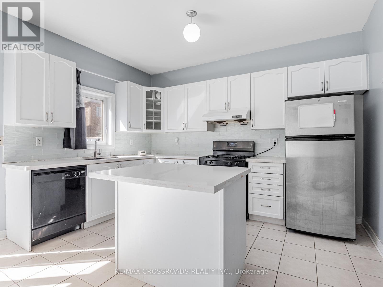 81 Lahore Crescent, Markham, Ontario  L3S 0A6 - Photo 10 - N12674668