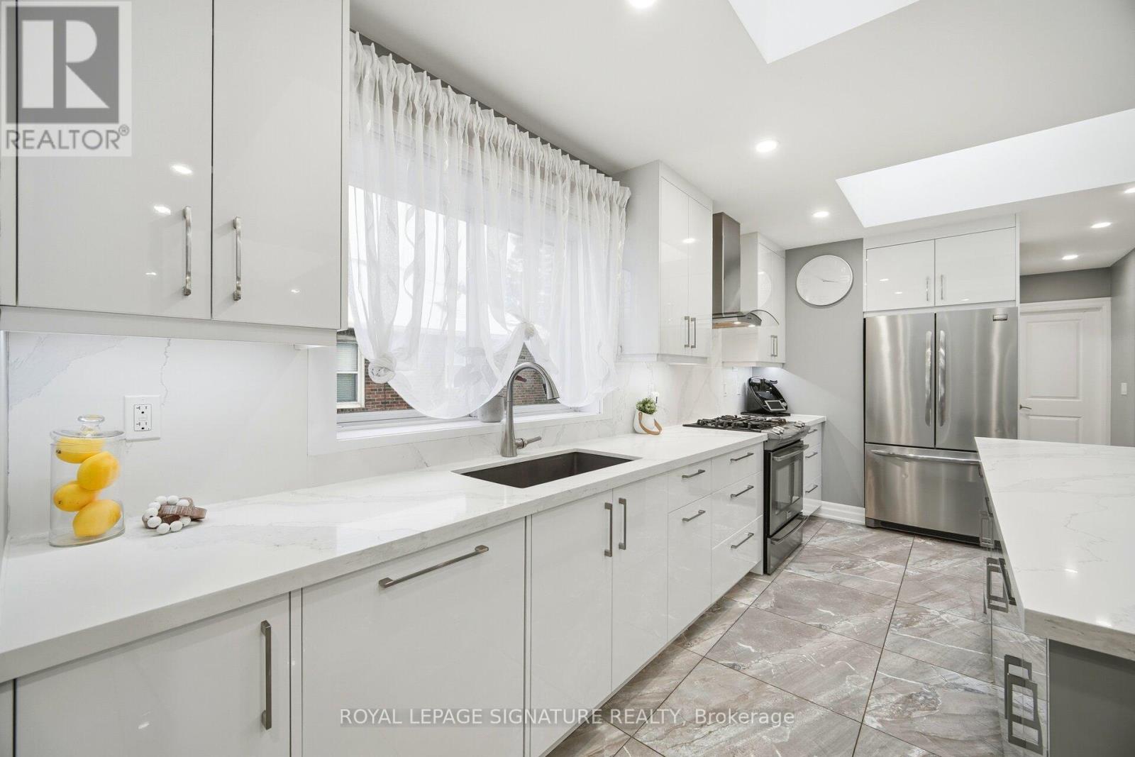 30 Coules Court, Toronto, Ontario  M8W 2N9 - Photo 12 - W12674338