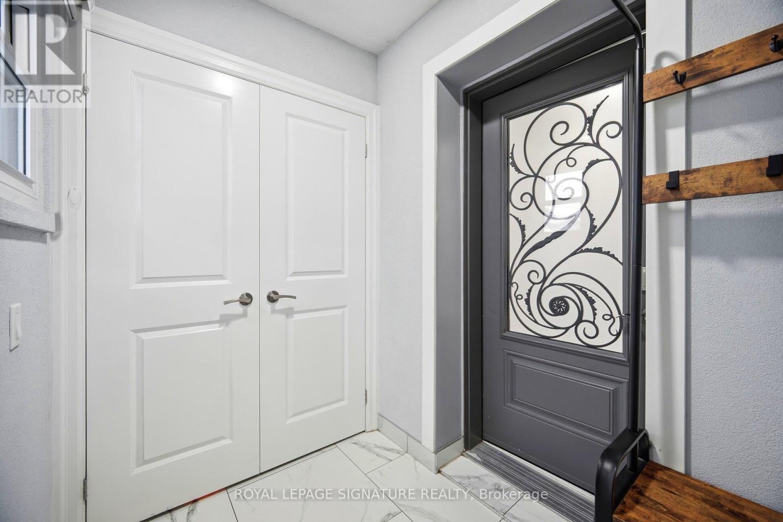 30 Coules Court, Toronto, Ontario  M8W 2N9 - Photo 8 - W12674338