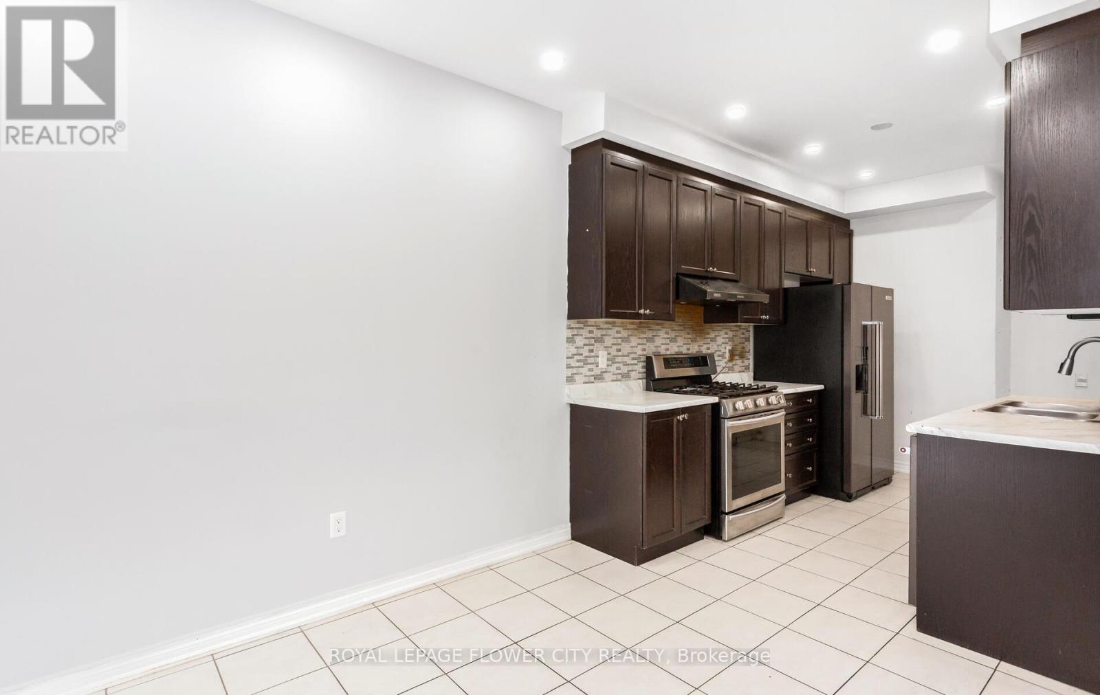 106 Lanark Circle, Brampton, Ontario  L6X 5L3 - Photo 14 - W12674632