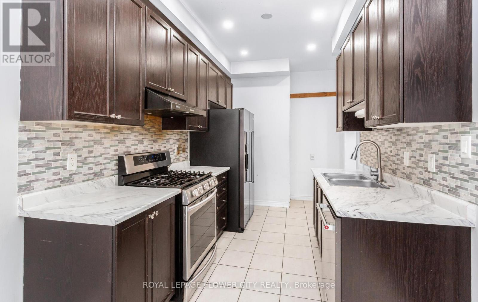 106 Lanark Circle, Brampton, Ontario  L6X 5L3 - Photo 16 - W12674632