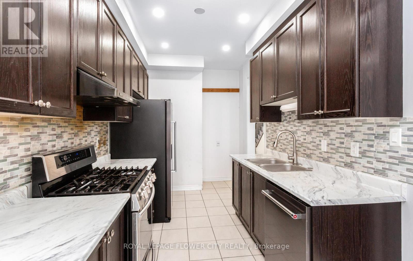 106 Lanark Circle, Brampton, Ontario  L6X 5L3 - Photo 17 - W12674632