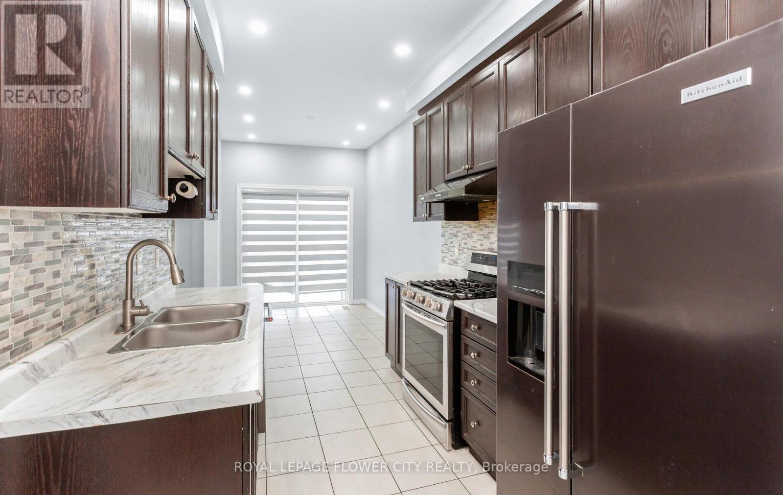 106 Lanark Circle, Brampton, Ontario  L6X 5L3 - Photo 18 - W12674632