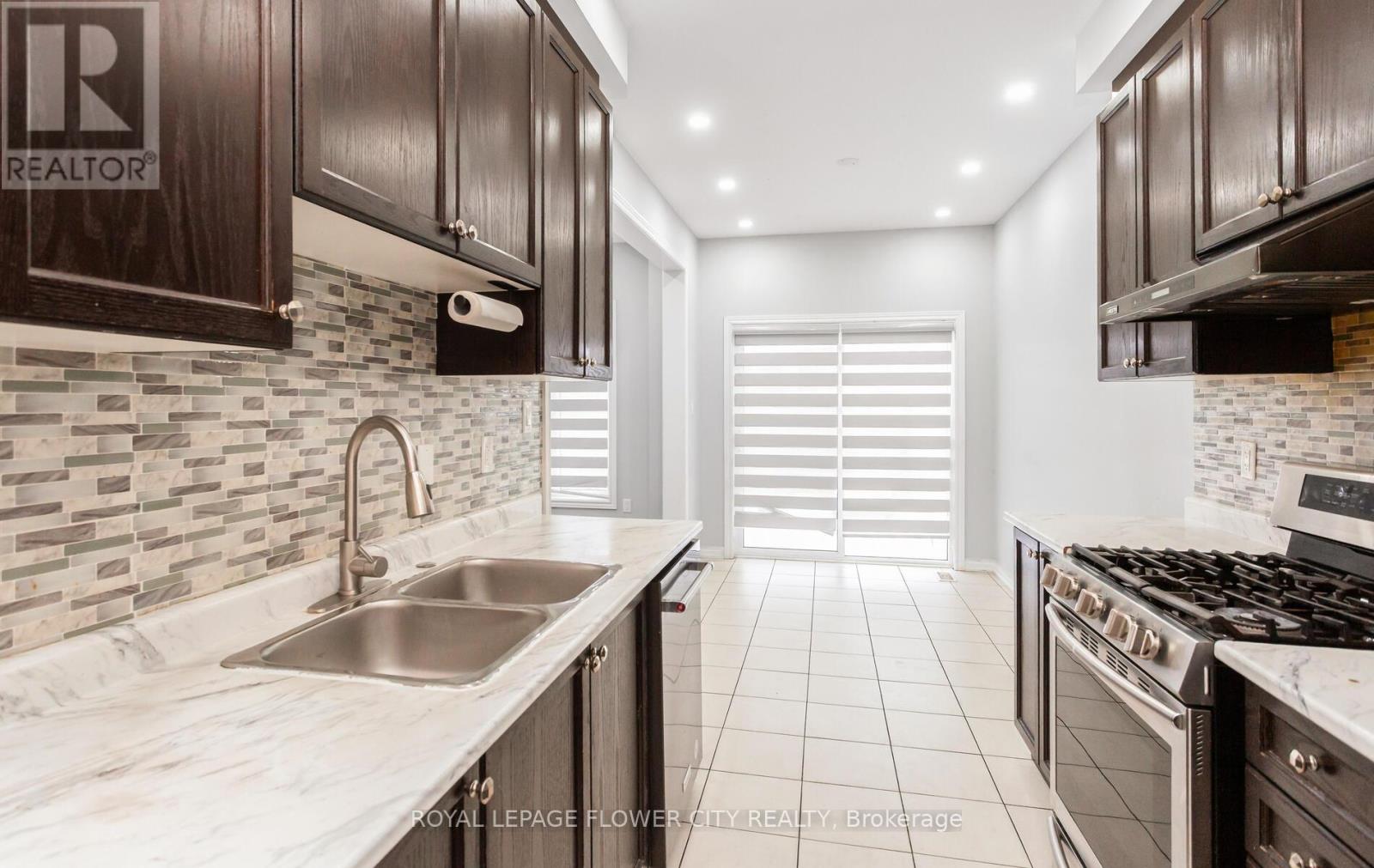 106 Lanark Circle, Brampton, Ontario  L6X 5L3 - Photo 19 - W12674632