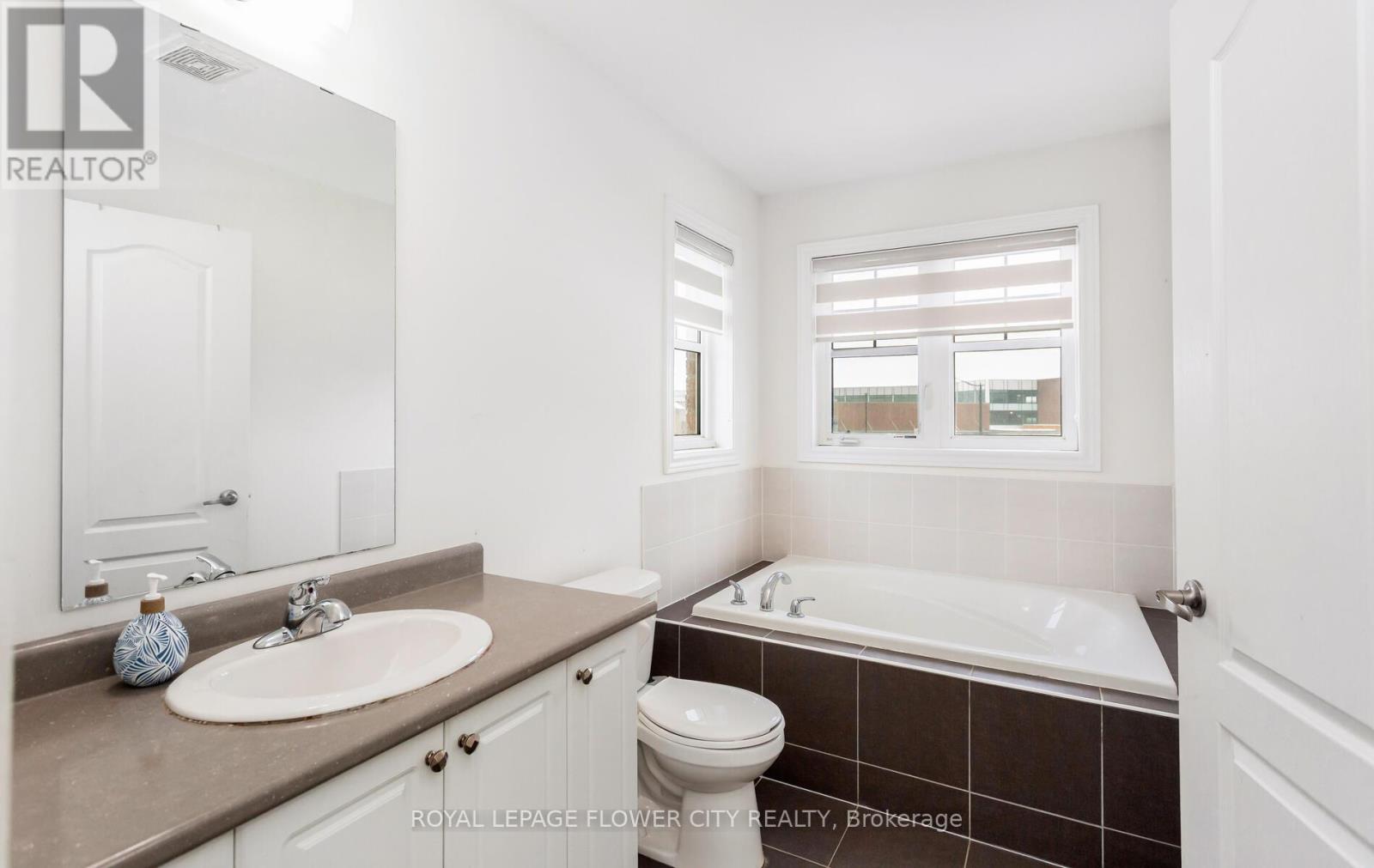 106 Lanark Circle, Brampton, Ontario  L6X 5L3 - Photo 30 - W12674632