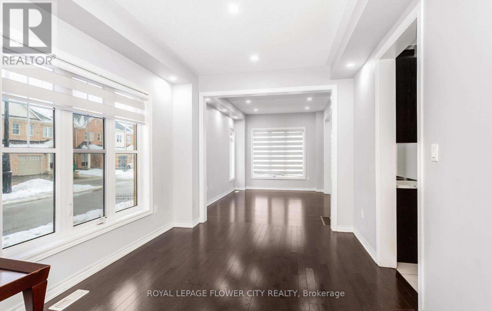 106 Lanark Circle, Brampton, Ontario  L6X 5L3 - Photo 7 - W12674632