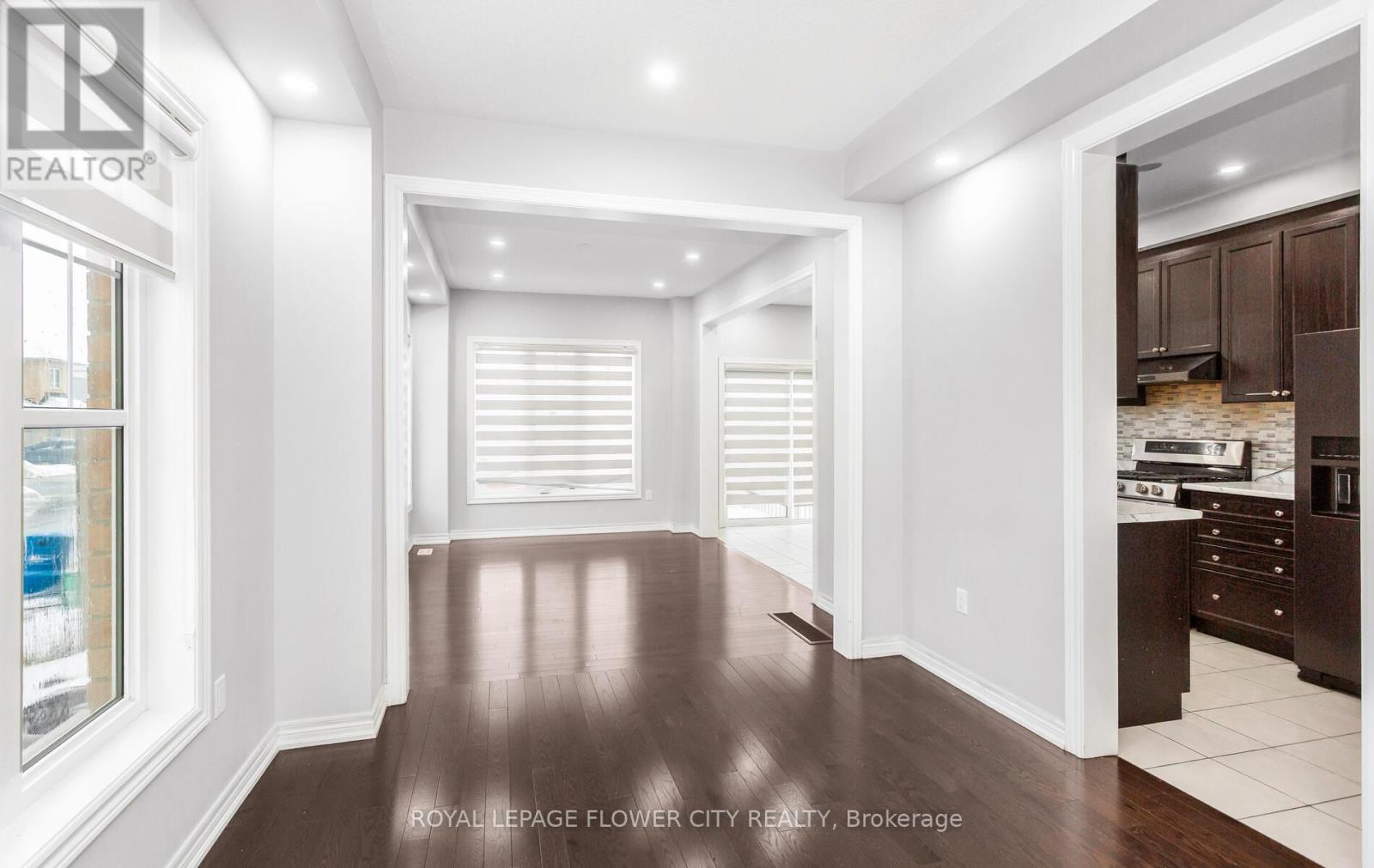 106 Lanark Circle, Brampton, Ontario  L6X 5L3 - Photo 8 - W12674632