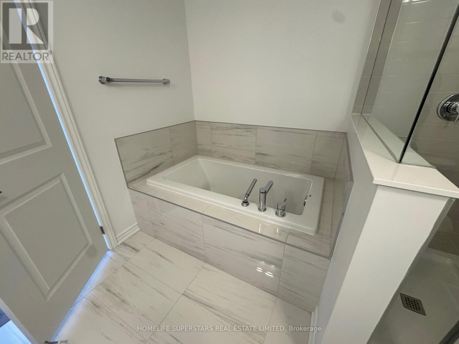 1583 Savoline Boulevard, Milton, Ontario  L9E 2G6 - Photo 11 - W12674642