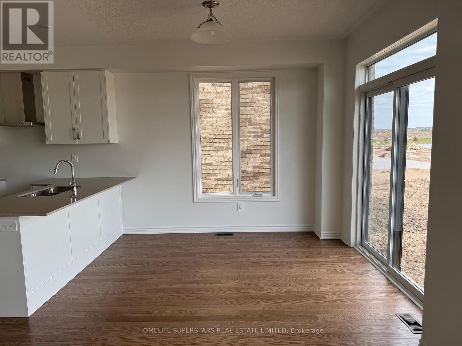 1583 Savoline Boulevard, Milton, Ontario  L9E 2G6 - Photo 4 - W12674642